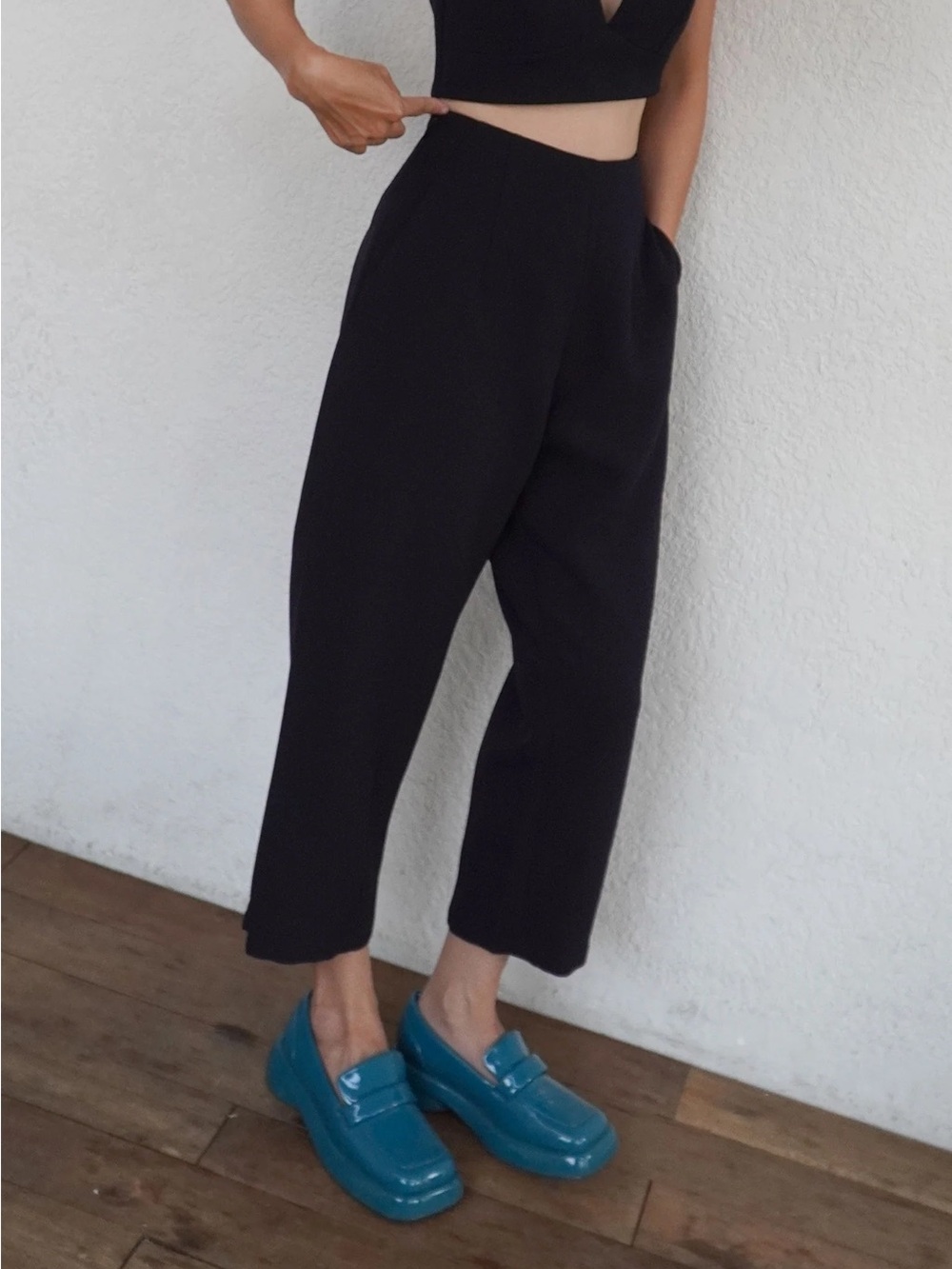 Kaarem Sua Tapered Trouser Pocket Pant in Black Blue Medium